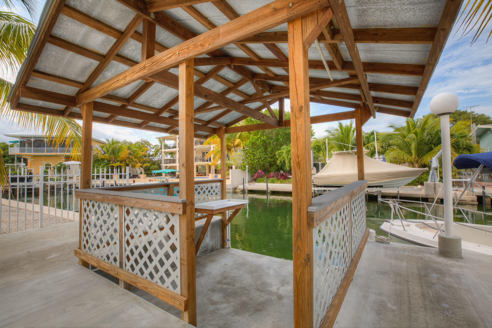158 Dubonnet Road Tavernier, FL 33070 - Photo 24 of 31 24-STep-Down fish cleaning station