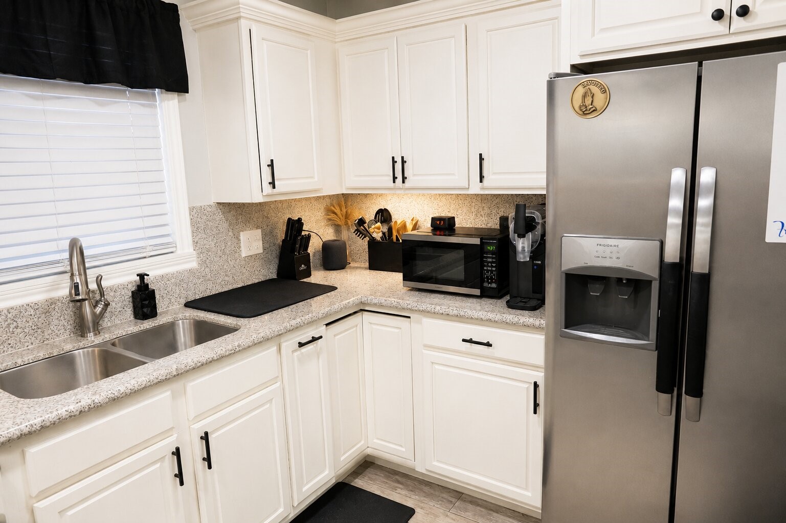 315 East Janisch Road Houston, TX 77022 - Photo 9 of 25 Kitchen