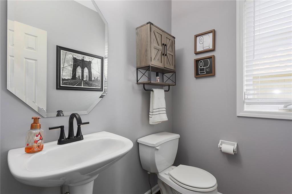 212 Northeast Hidden Ridge Lane Lee's Summit, MO 64064 - Photo 17 of 57