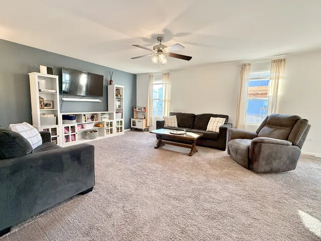 $375,000 | 1013 Daniel Street, Plano, IL 60545