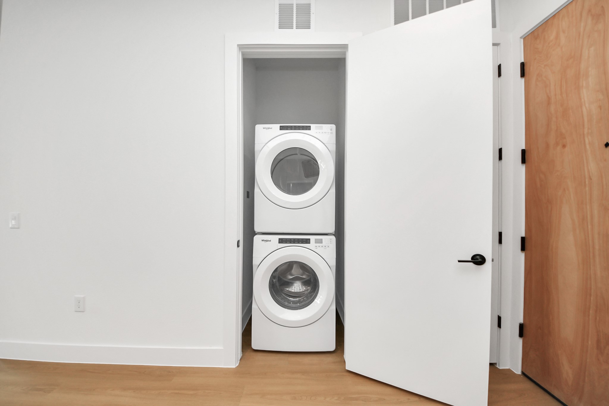 2810 Riverby Road, Unit 225 Houston, TX 77020 - Photo 12 of 47 a utility room with dryer and washer