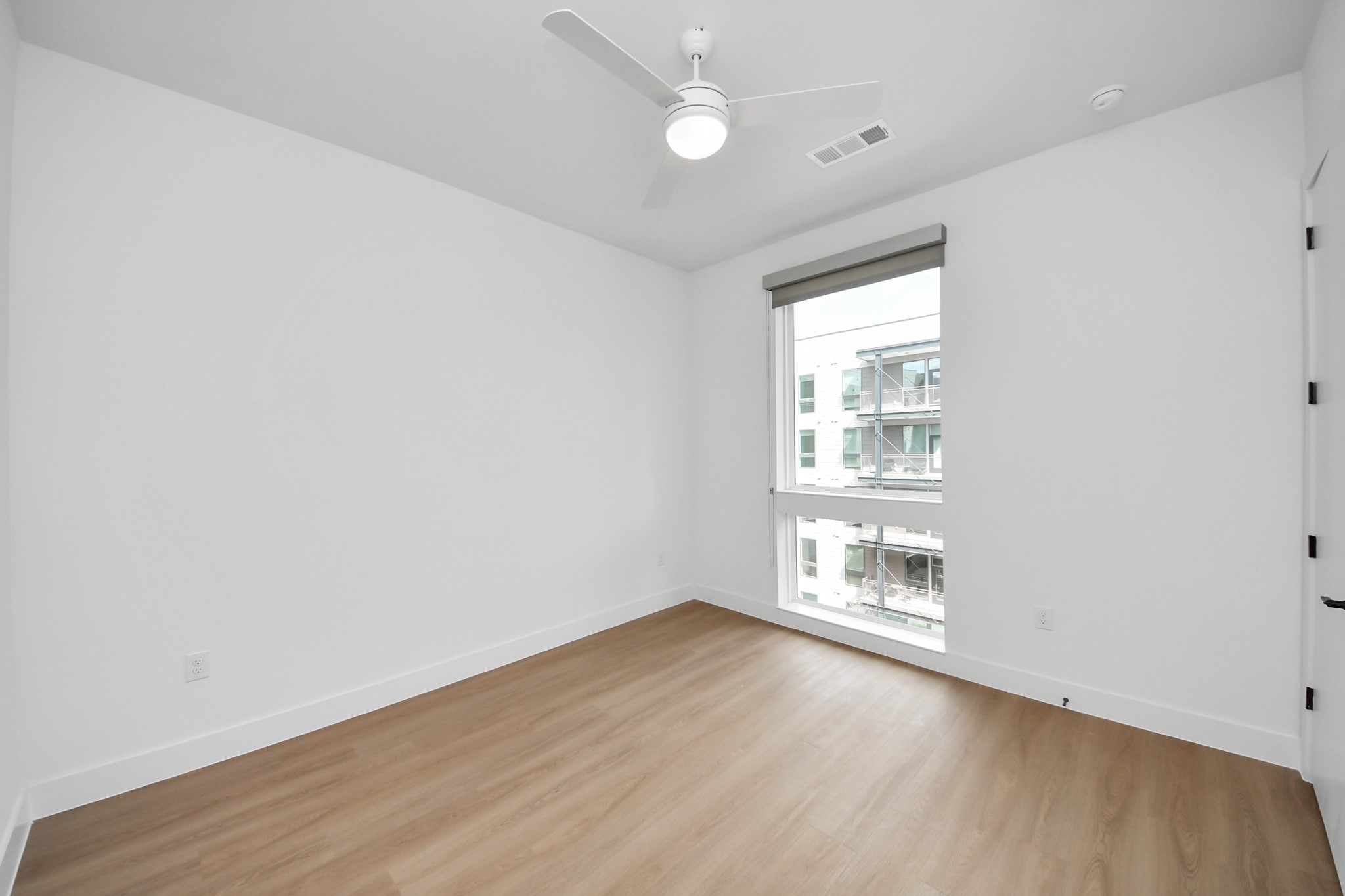 2810 Riverby Road, Unit 225 Houston, TX 77020 - Photo 24 of 47 an empty room with wooden floor and windows