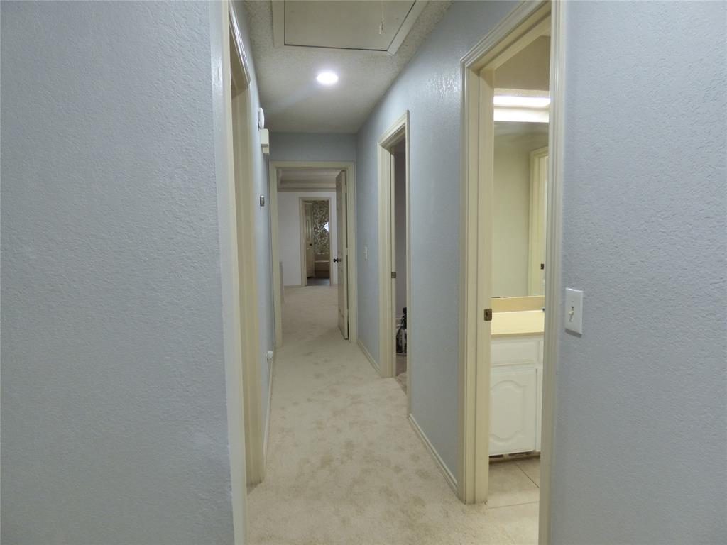 1506 East Peters Colony Road Carrollton, TX 75007 - Photo 28 of 33 an empty room with mirror