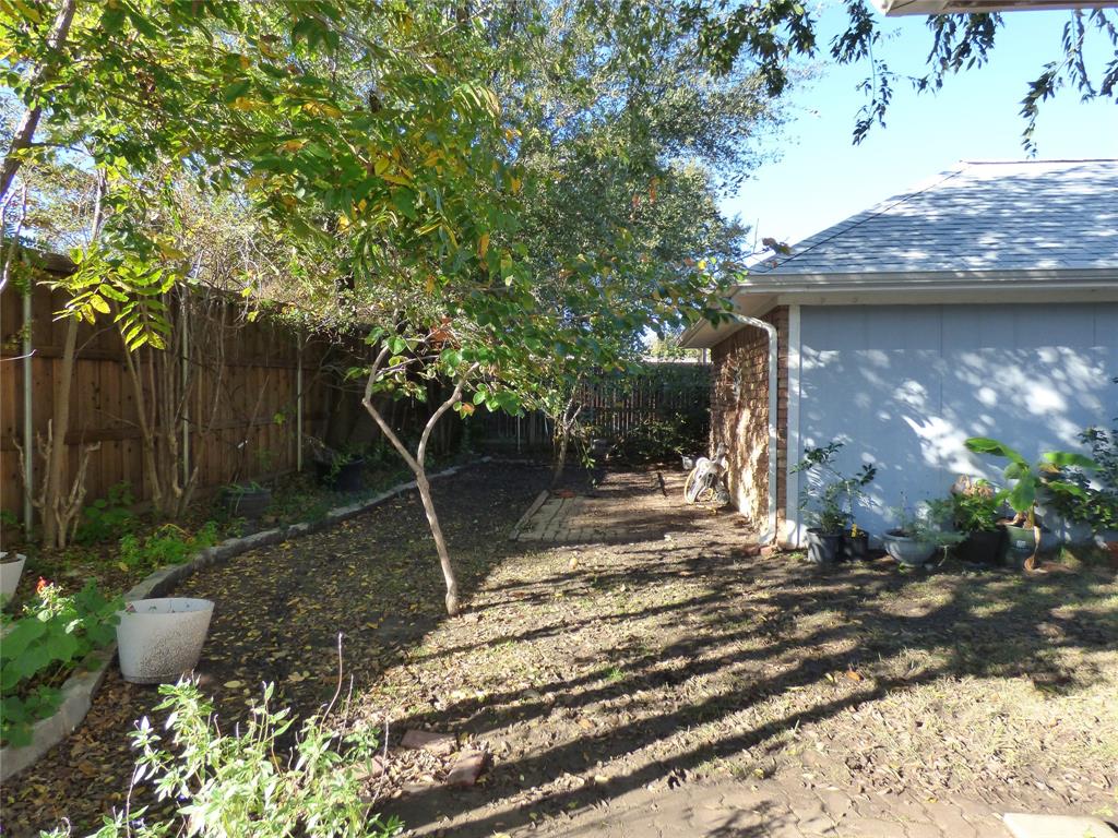 1506 East Peters Colony Road Carrollton, TX 75007 - Photo 33 of 33 a backyard of a house with lots of green space