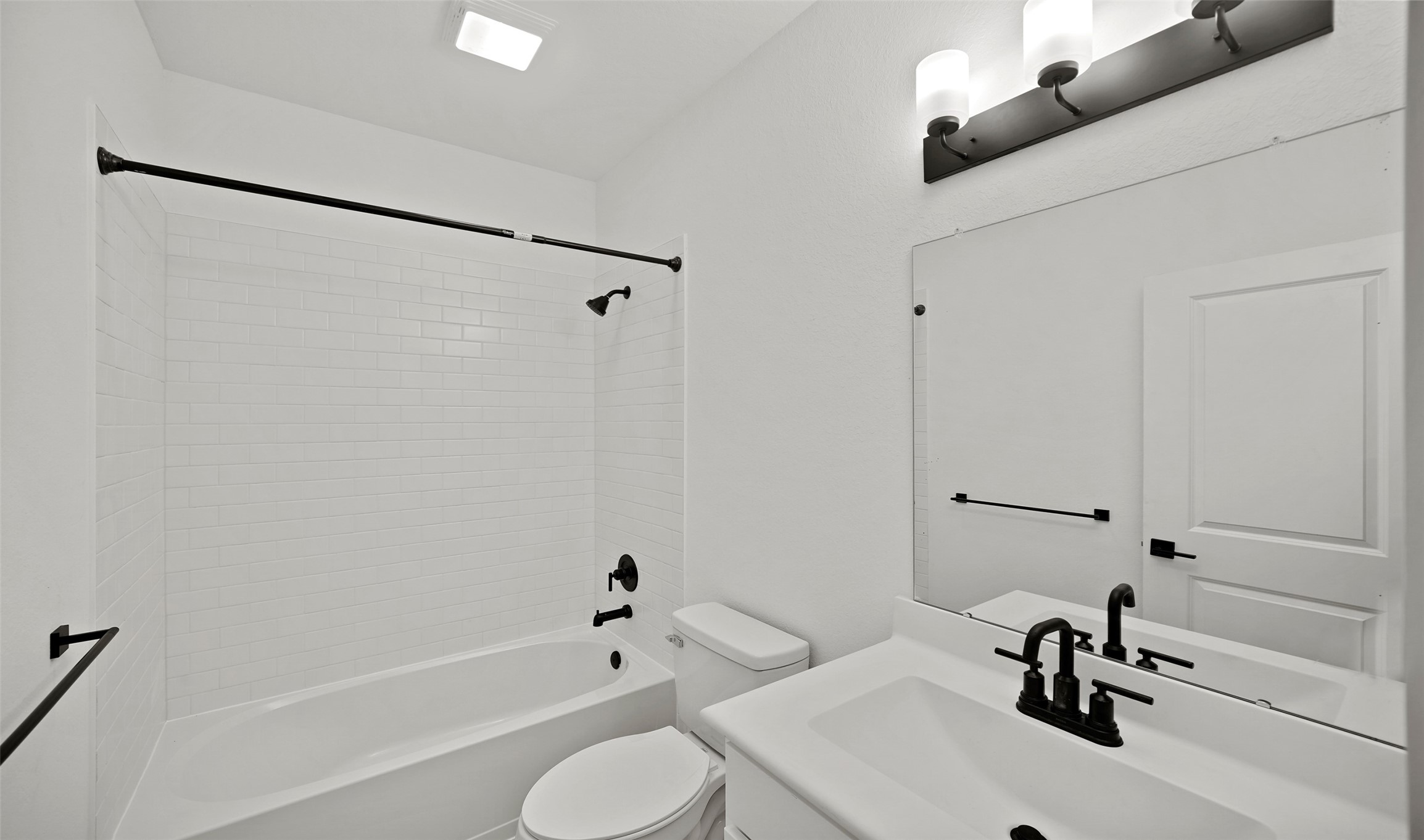 29307 Suncreek Rnch Court Waller, TX 77484 - Photo 14 of 18 Hall bath (*Photo not of actual home and used for illustration purposes only.)