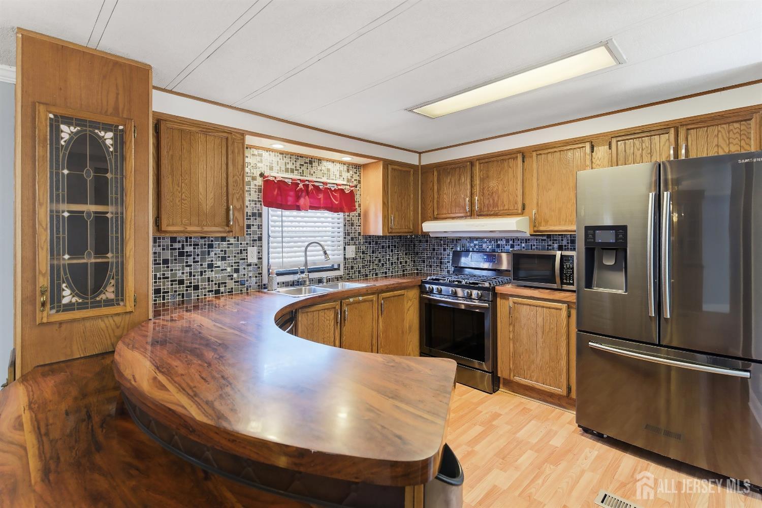 8 Longfellow Road North Brunswick, NJ 08902 - Photo 9 of 23 Gallery Image 9