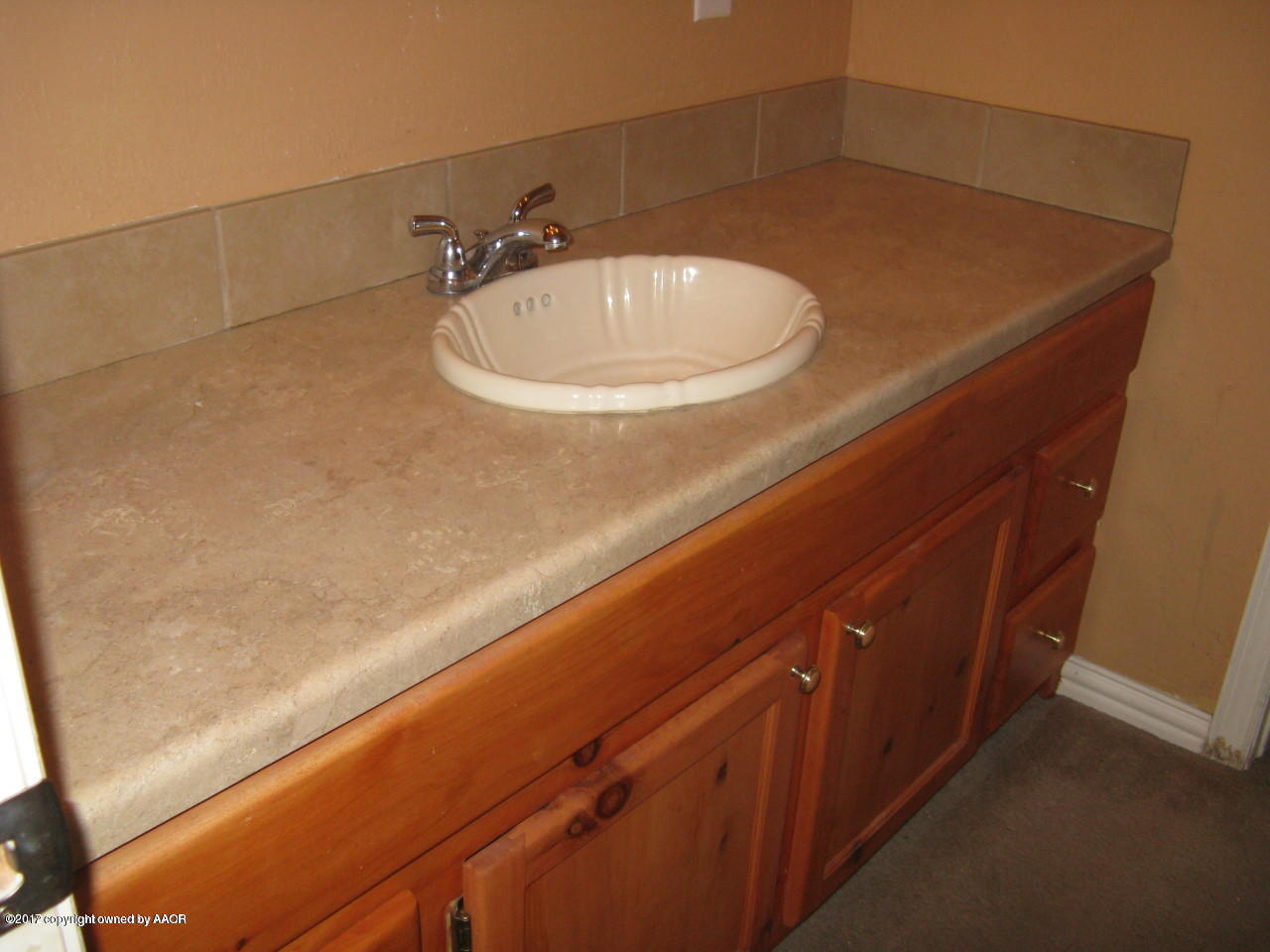 5100 Camp Lane Amarillo, TX 79110 - Photo 9 of 13 Hall bath