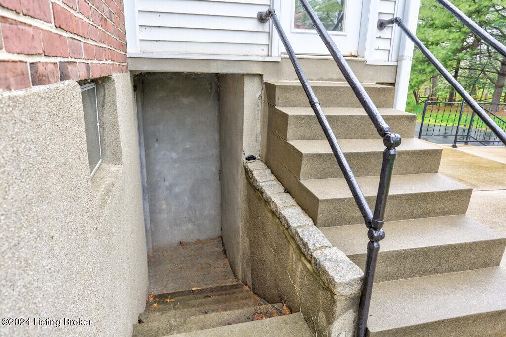 58 Warren Road Louisville, KY 40206 - Photo 50 of 74 Stairs