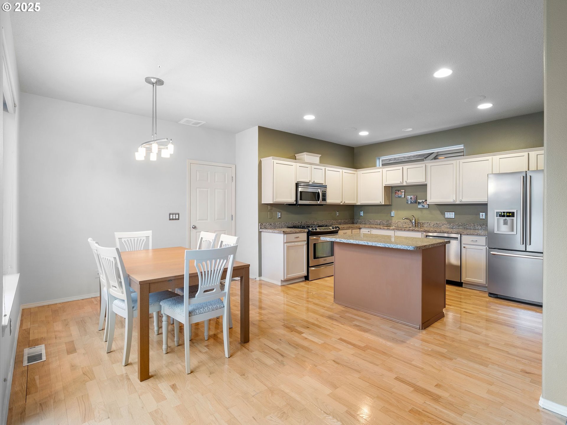 32 Southwest Wallingford Way Beaverton, OR 97006 - Photo 9 of 36 Gallery Image 9