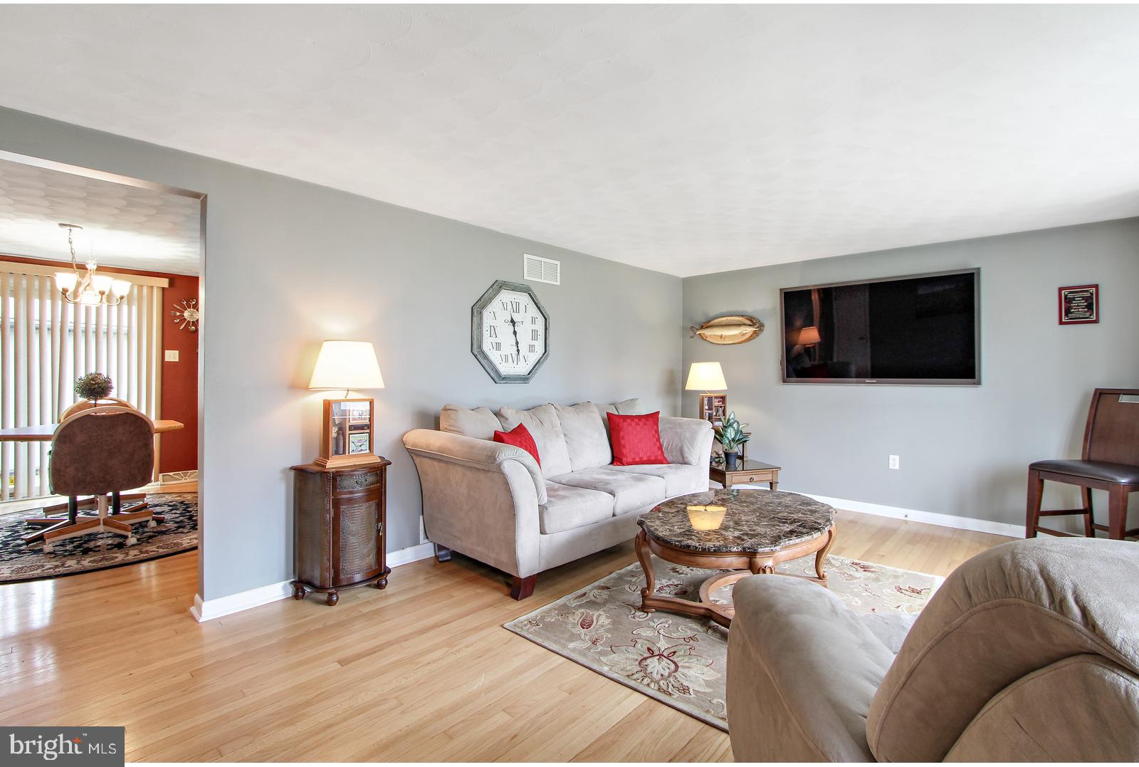 2109 Teslin Road York, PA 17404 - Photo 3 of 28