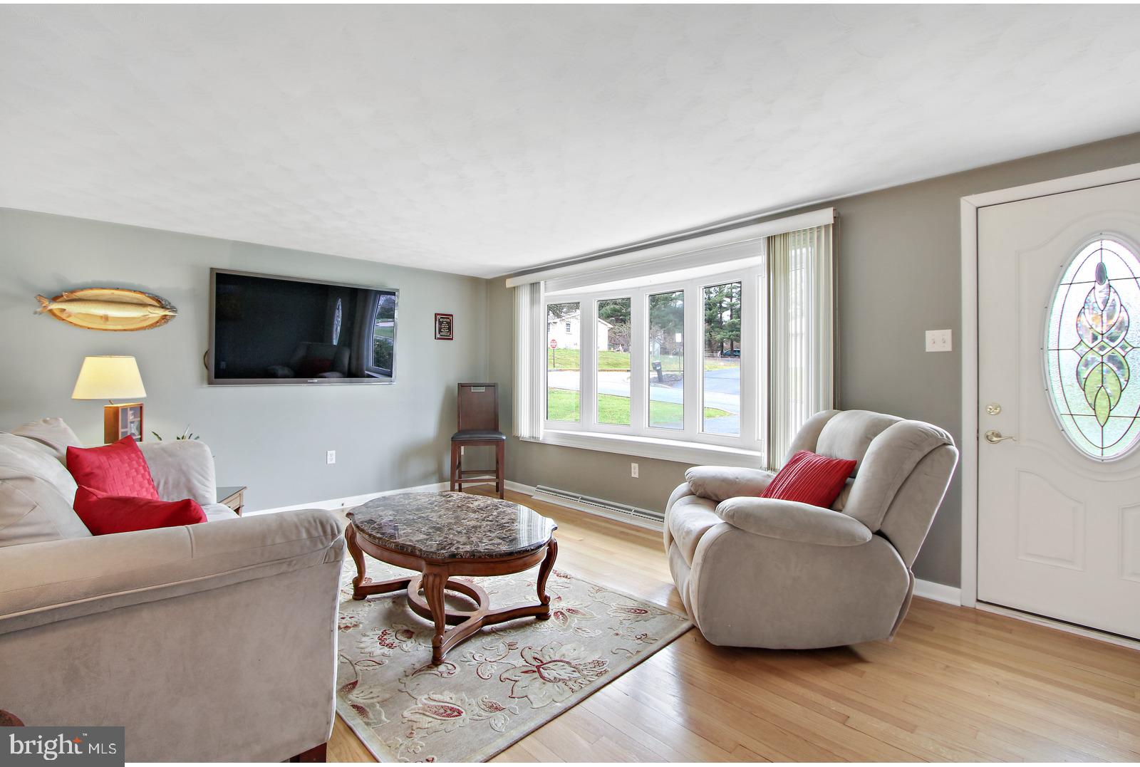 2109 Teslin Road York, PA 17404 - Photo 4 of 28