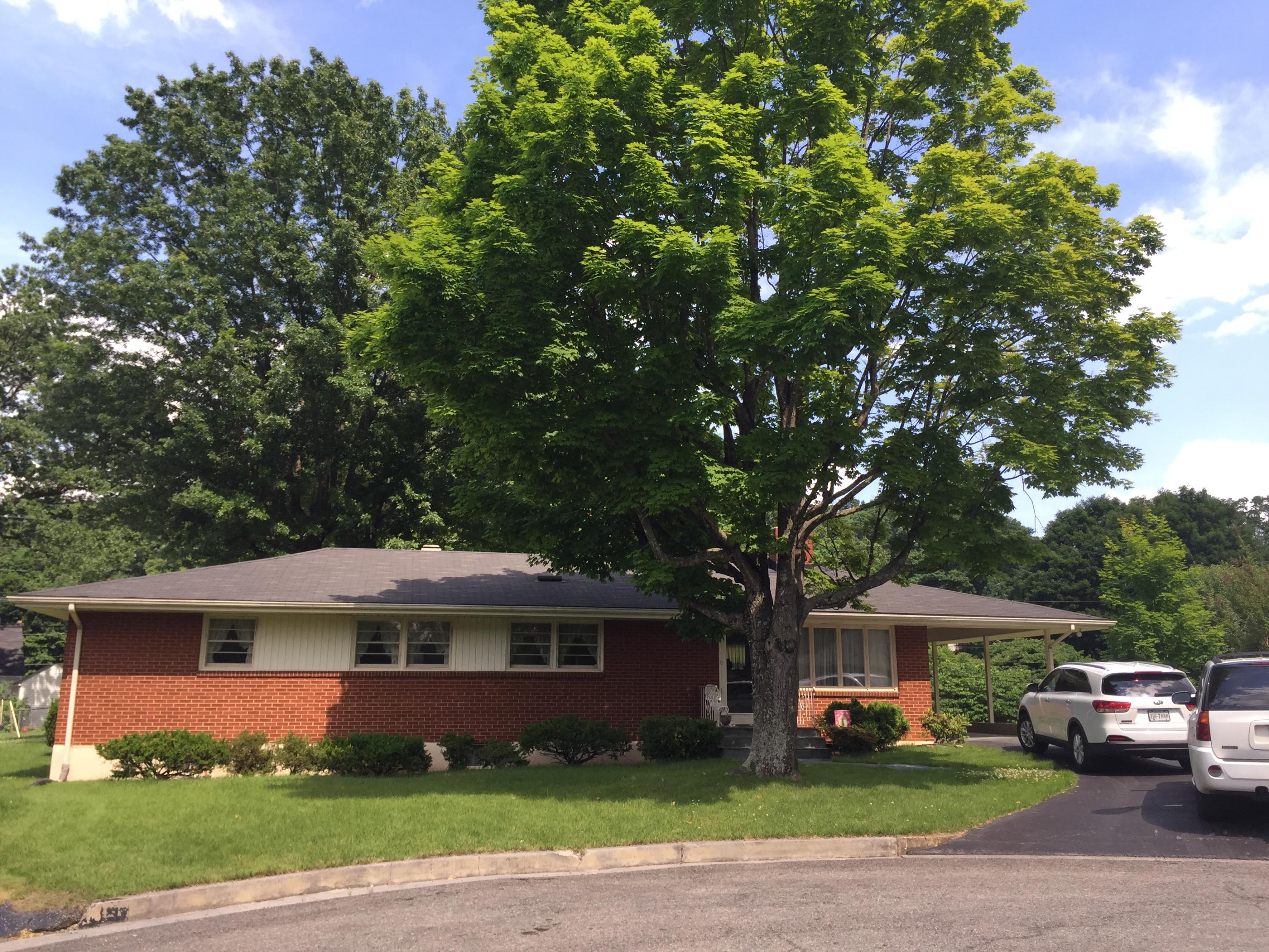 2740 Deerfield Road Southwest Roanoke, VA 24015 - Photo 1 of 19 IMG_7865