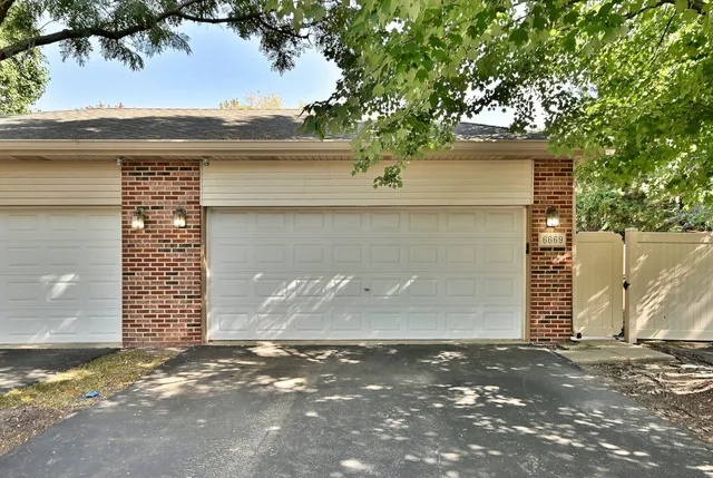 $299,000 | 6669 Pine Lake Drive, Tinley Park, IL 60477