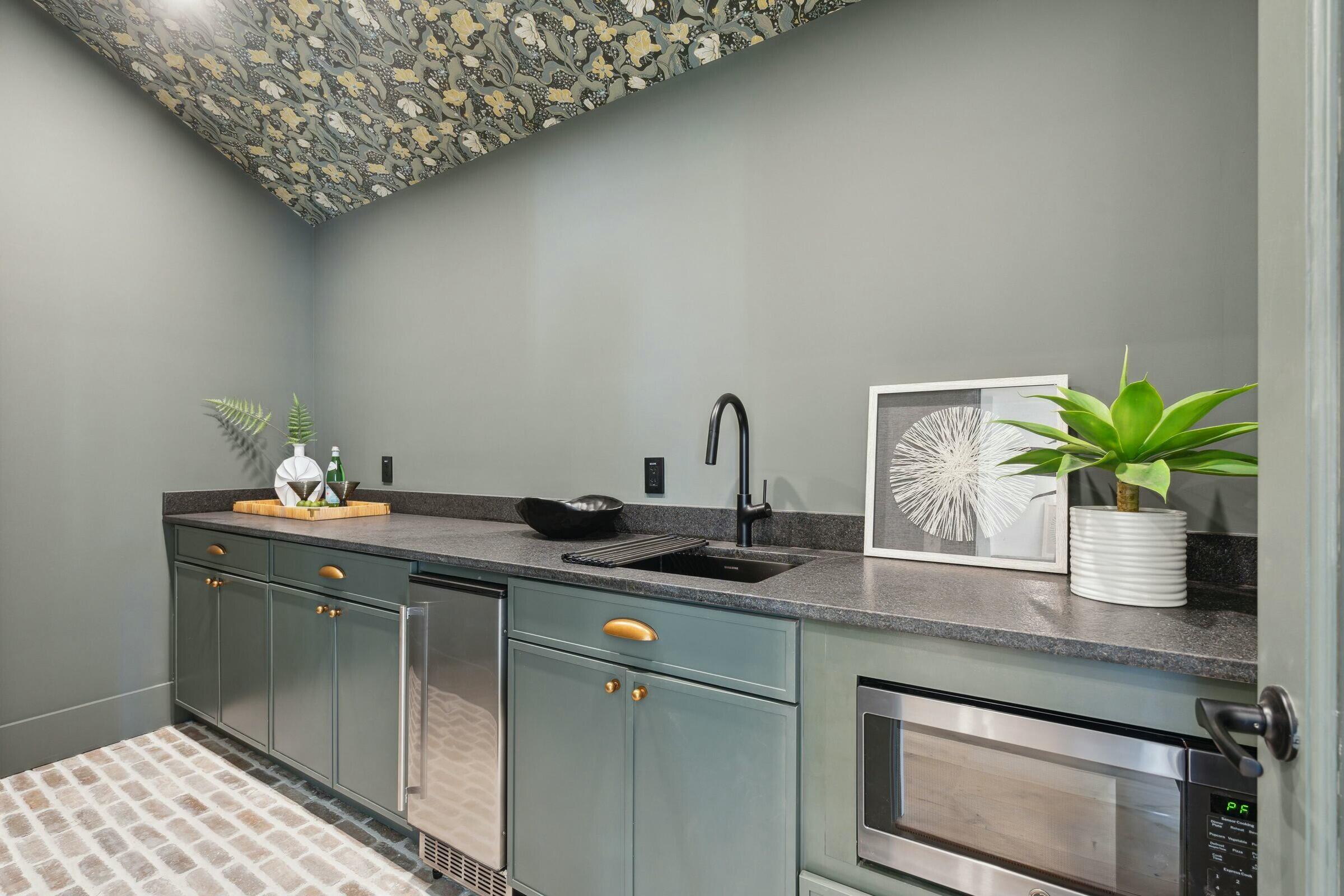 44 Poplar Street Charleston, SC 29403 - Photo 21 of 44 Butlers Pantry