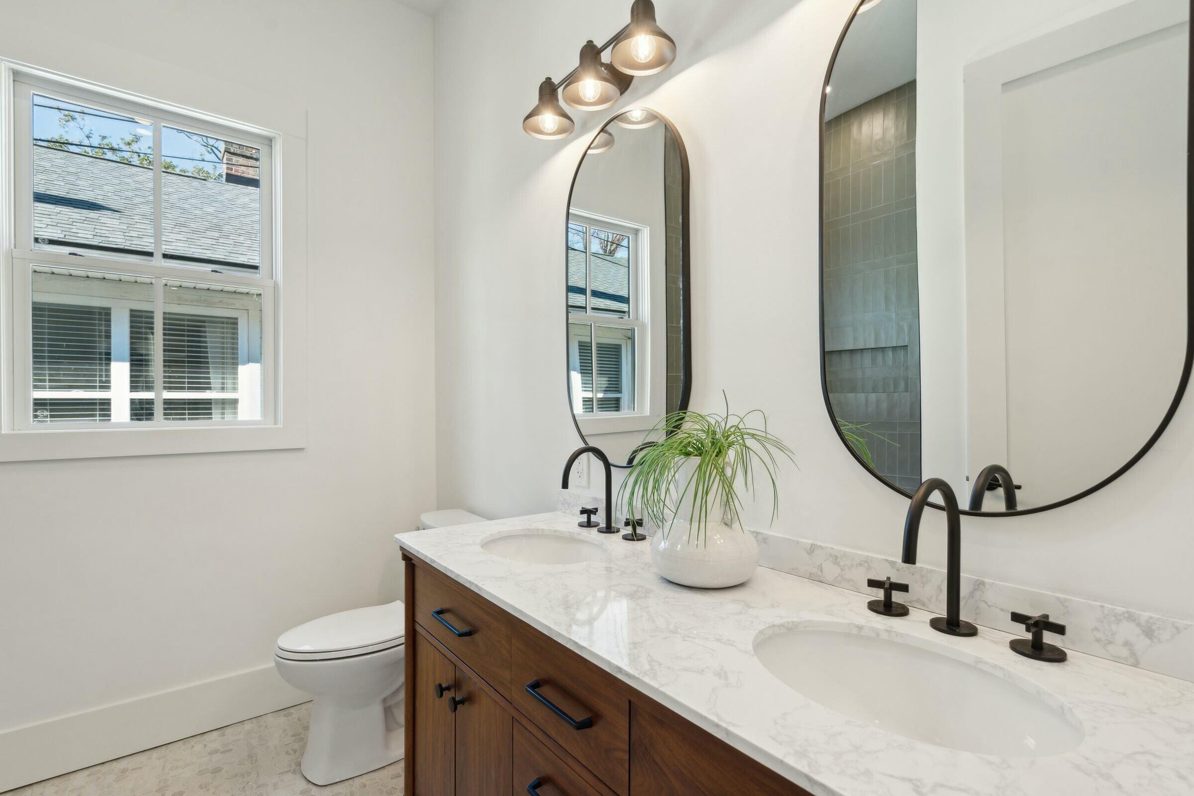 44 Poplar Street Charleston, SC 29403 - Photo 23 of 44 Full Bath