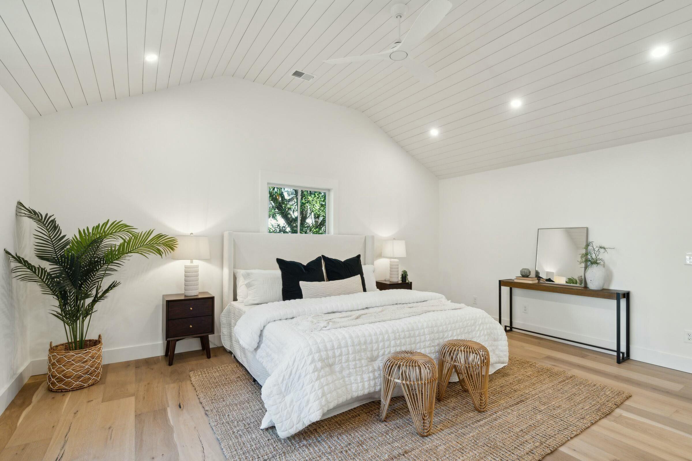 44 Poplar Street Charleston, SC 29403 - Photo 29 of 44 Primary Suite