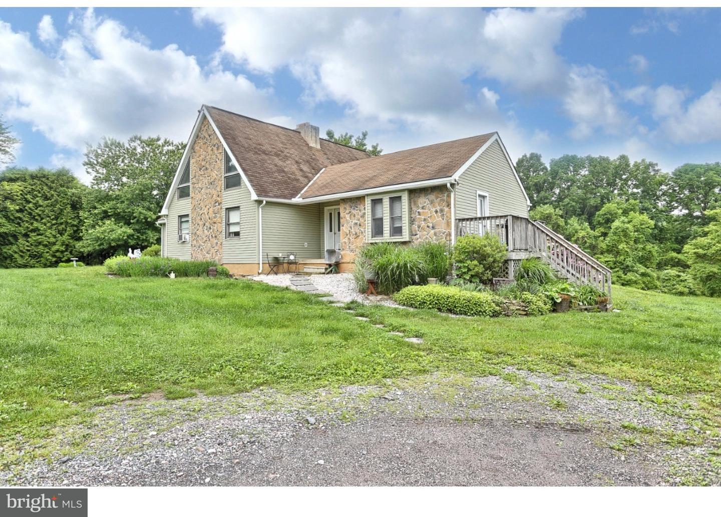 915 Zion Road Mohnton, PA 19540 - Photo 2 of 25 Exterior Side