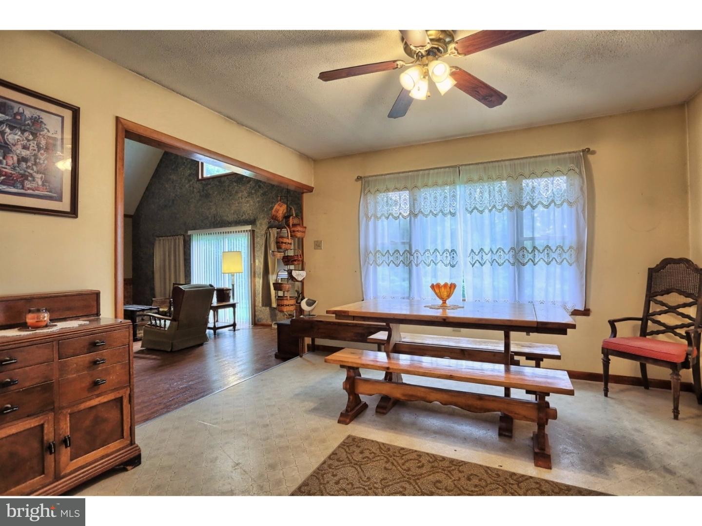 915 Zion Road Mohnton, PA 19540 - Photo 11 of 25 Dining Room