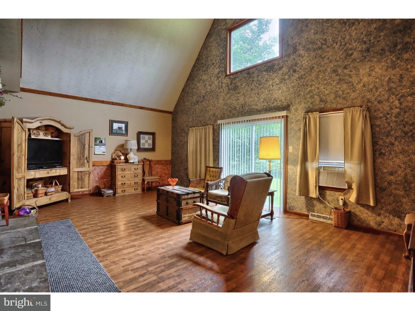 915 Zion Road Mohnton, PA 19540 - Photo 12 of 25 Great Room
