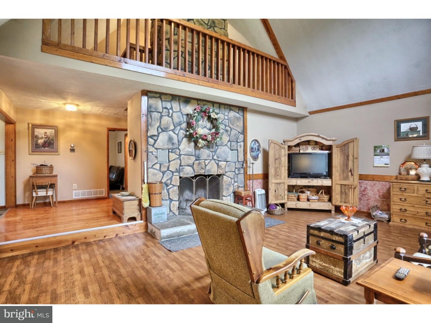915 Zion Road Mohnton, PA 19540 - Photo 14 of 25 Great Room