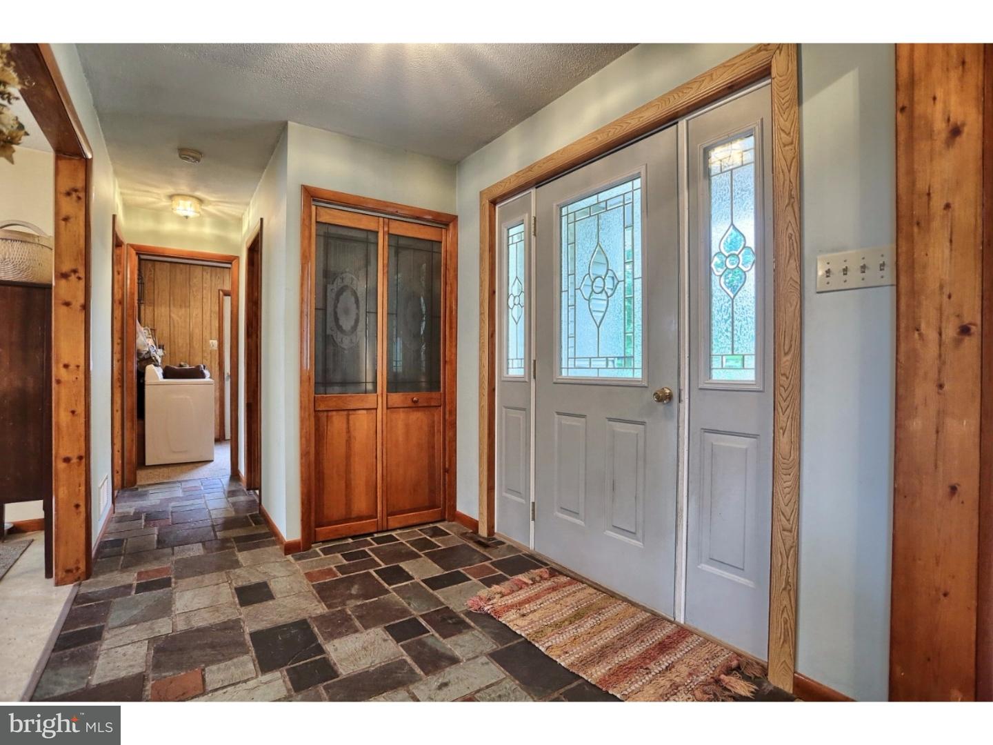 915 Zion Road Mohnton, PA 19540 - Photo 6 of 25 Foyer