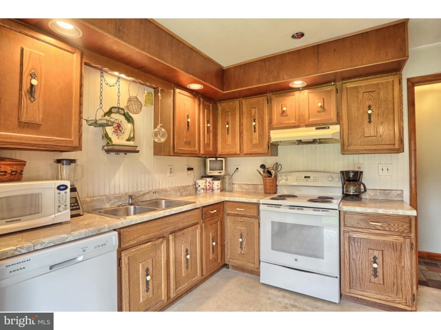 915 Zion Road Mohnton, PA 19540 - Photo 8 of 25 Kitchen