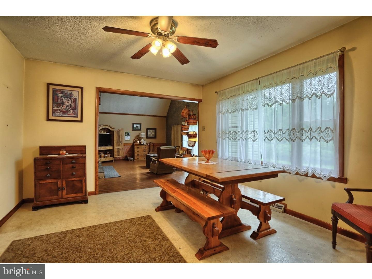 915 Zion Road Mohnton, PA 19540 - Photo 10 of 25 Dining Room