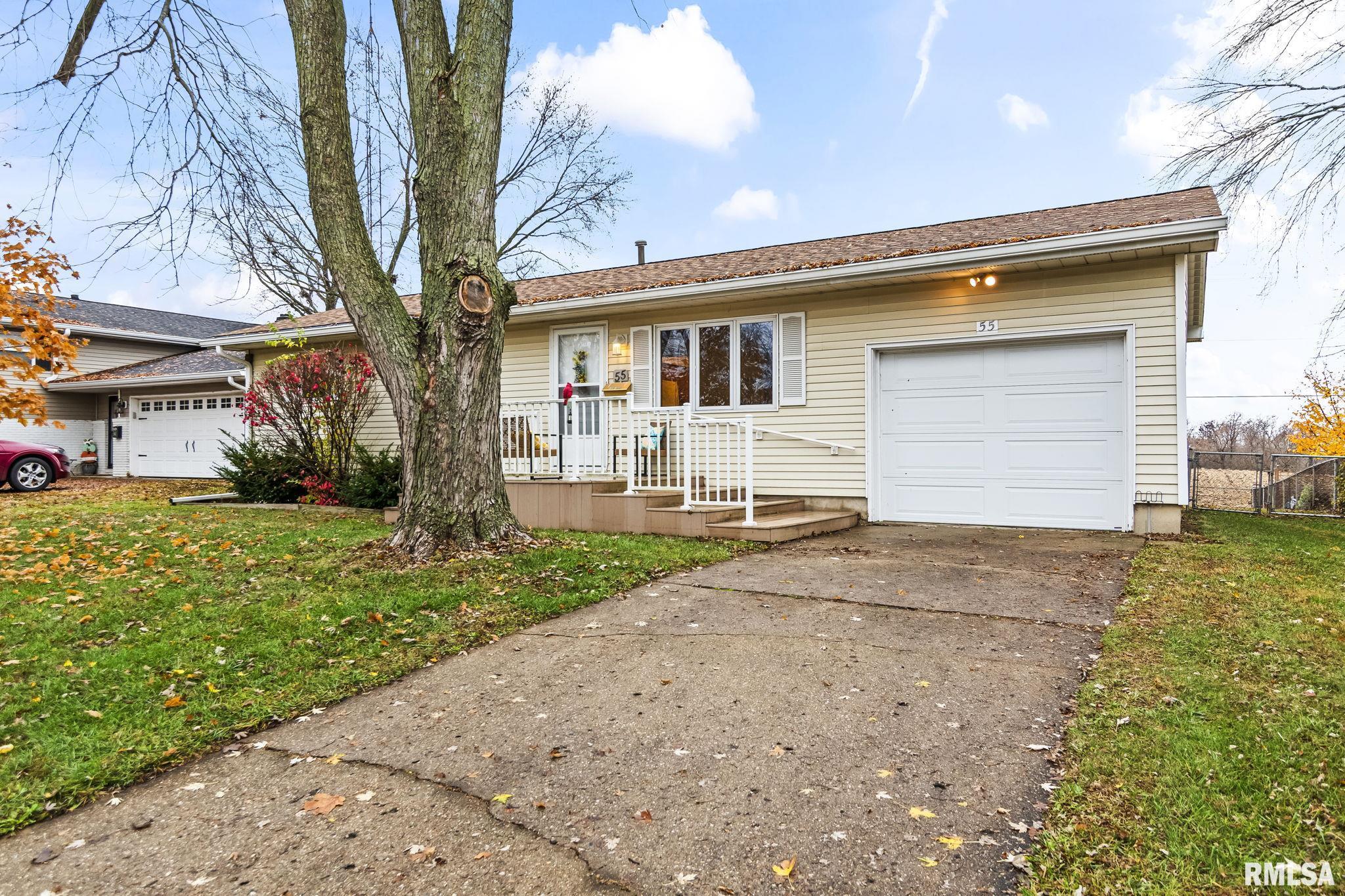 55 Buckingham Road Chatham, IL 62629 - Photo 2 of 37