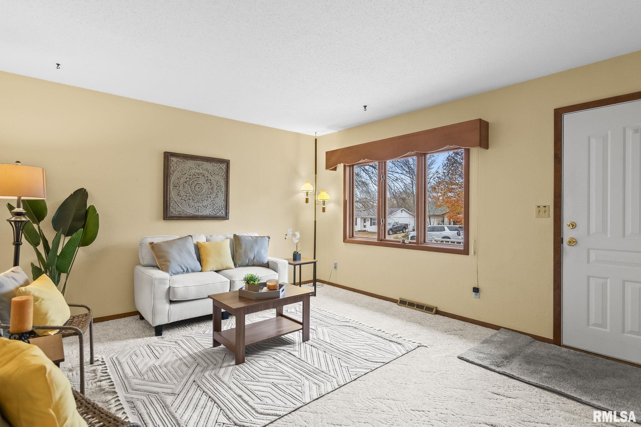 55 Buckingham Road Chatham, IL 62629 - Photo 4 of 37