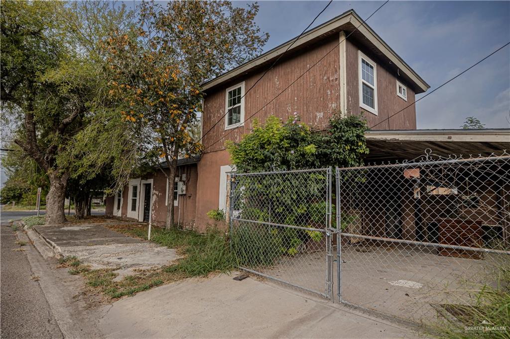 217 South Bridge Avenue Weslaco, TX 78596 - Photo 2 of 7 a front view of a house with a garden