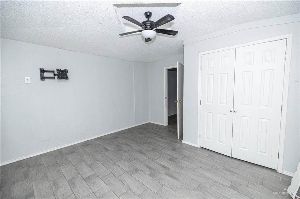217 South Bridge Avenue Weslaco, TX 78596 - Photo 5 of 7 an empty room with fan and a ceiling fan