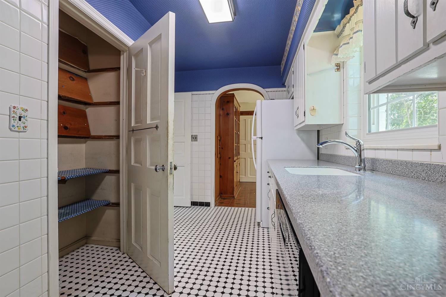 541 West North Bend Road Cincinnati, OH 45224 - Photo 15 of 52 Gallery Image 15
