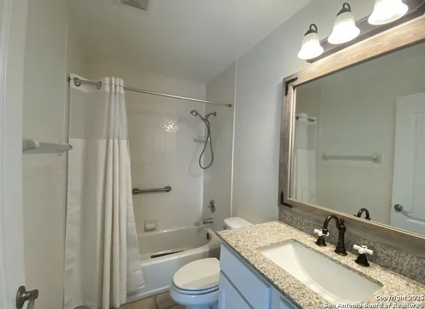 $2,600 | 228 Highland Woods, Boerne, TX 78006