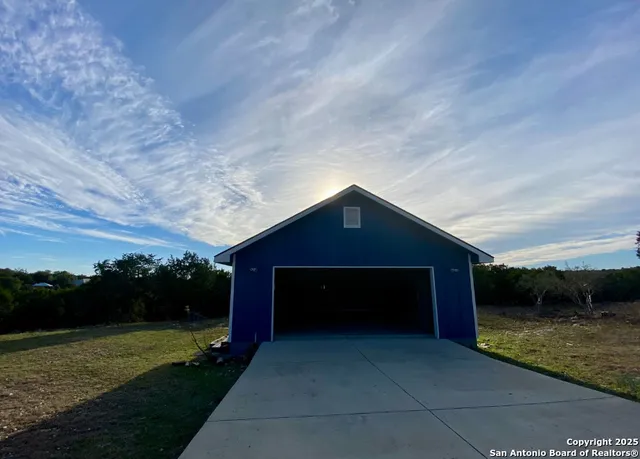 $2,700 | 228 Highland Woods, Boerne, TX 78006