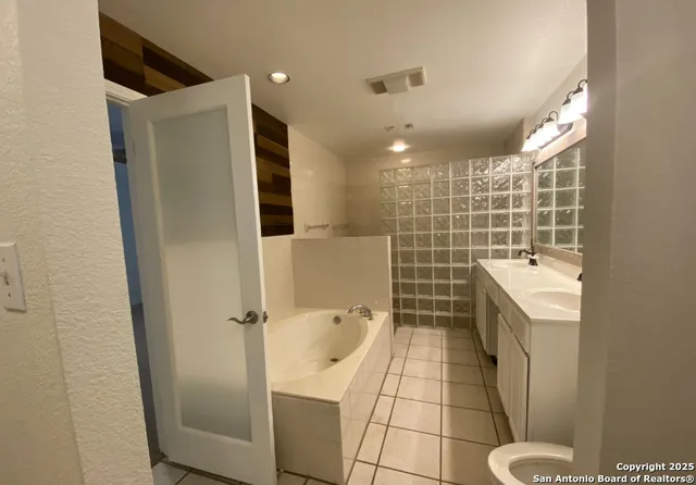 $2,700 | 228 Highland Woods, Boerne, TX 78006