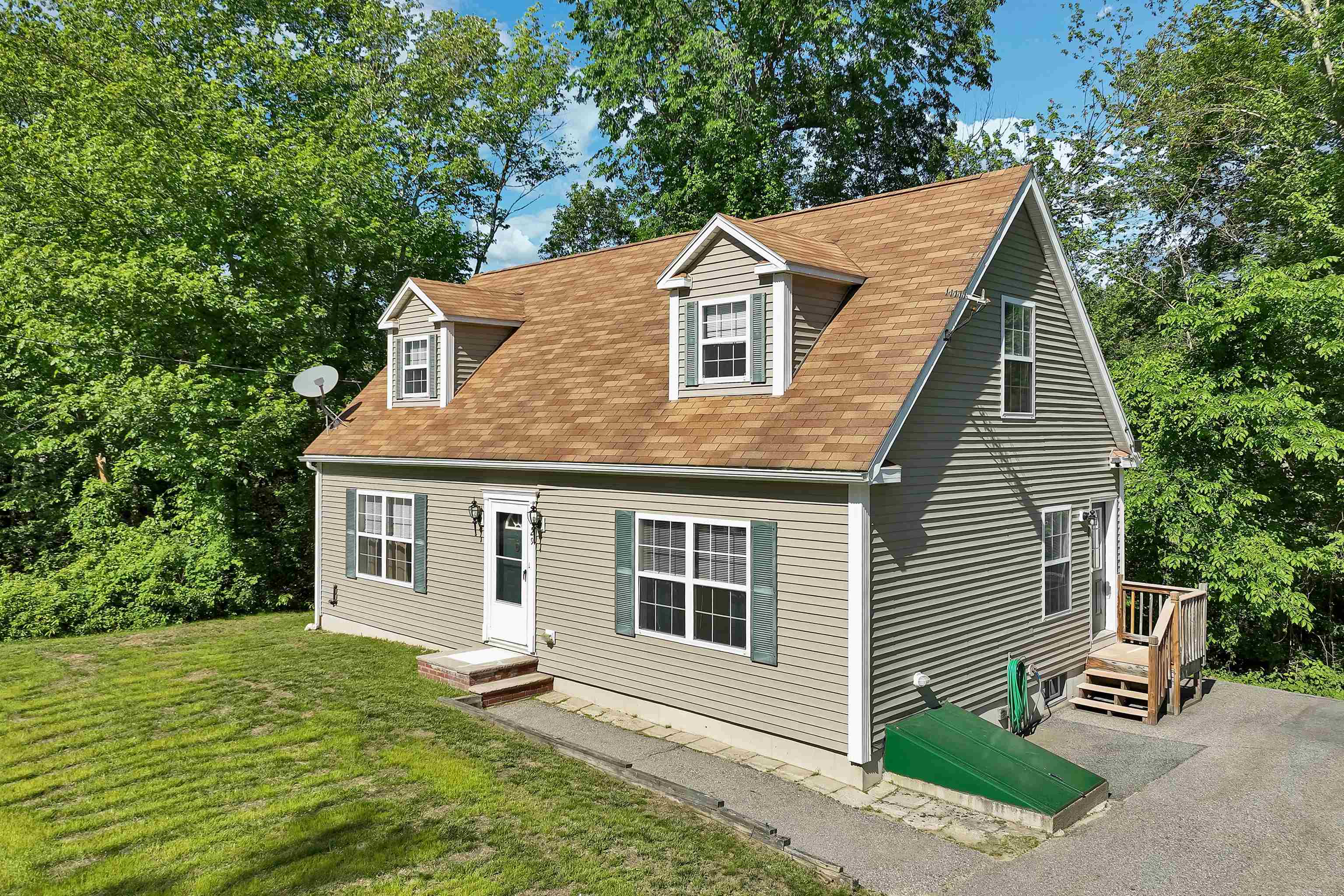 29 Lawrence Road Salem, NH 03079 - Photo 1 of 29