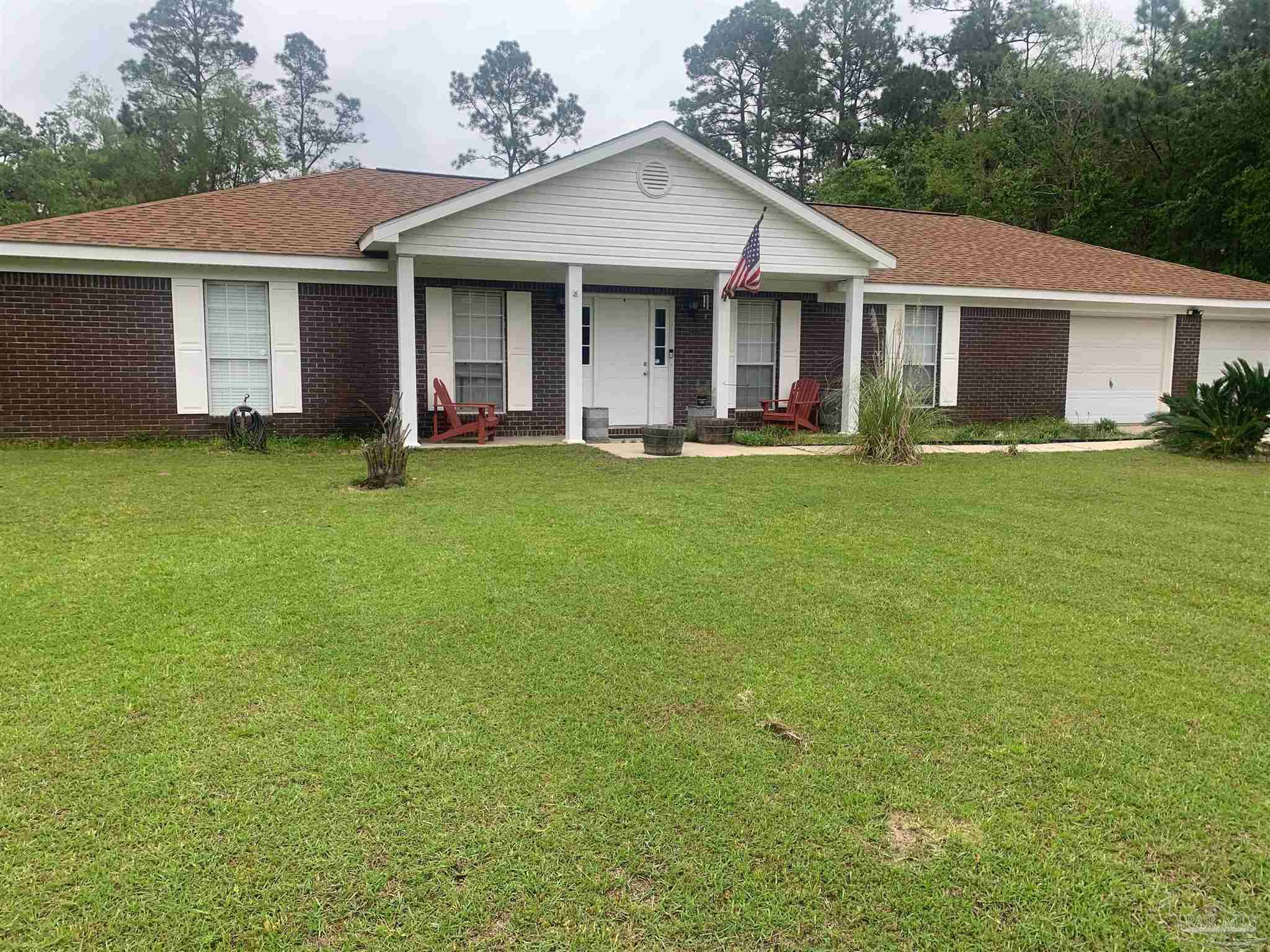 5154 Seneca Trail Milton, FL 32583 - Photo 2 of 20 a view of a yard in front of house