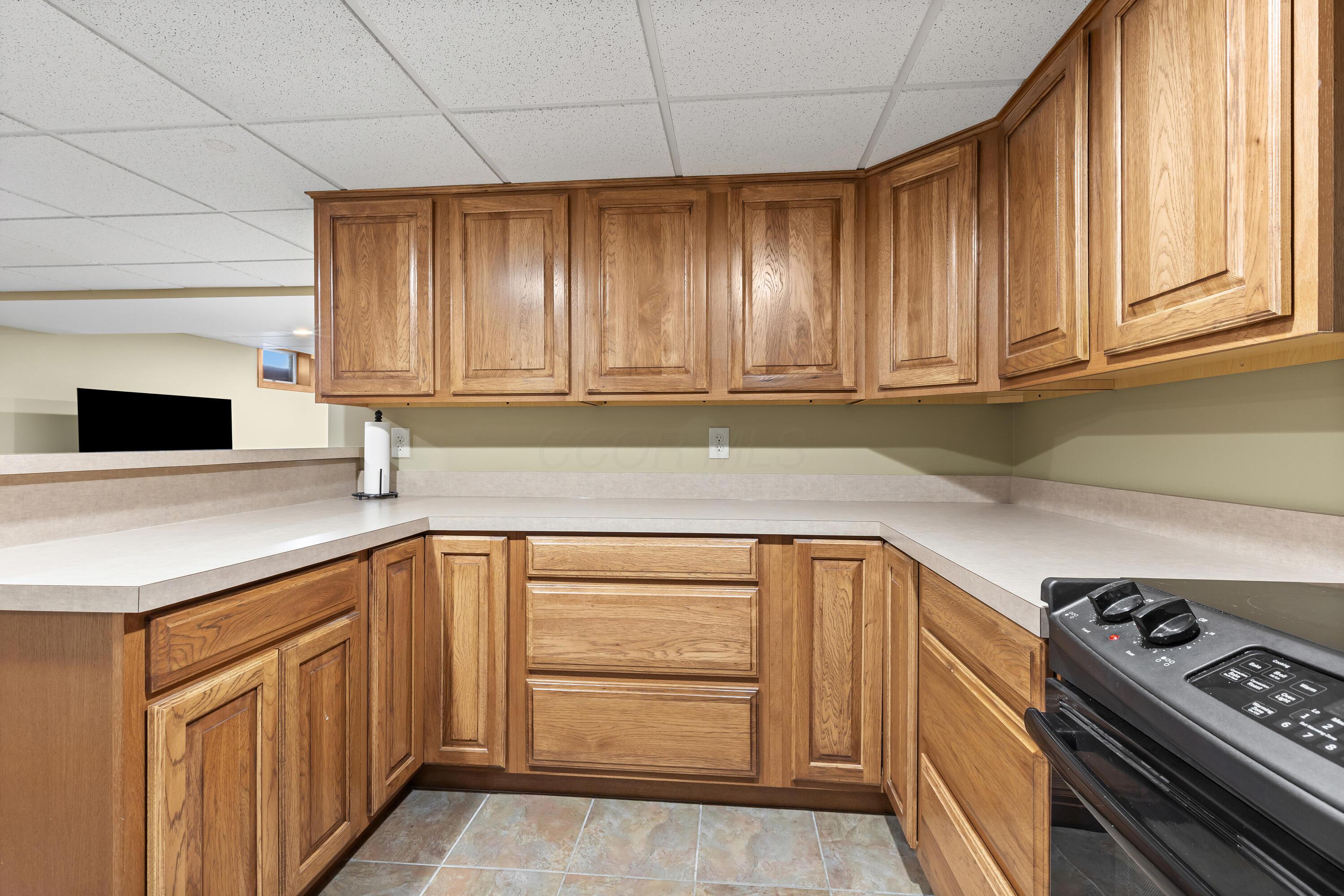 1364 Dale Ford Road Delaware, OH 43015 - Photo 77 of 112 • Ceramic tile flooring • Sage painted walls • Cabinets • General Electric® electric range • Samsung® refrigerator • Can lighting
