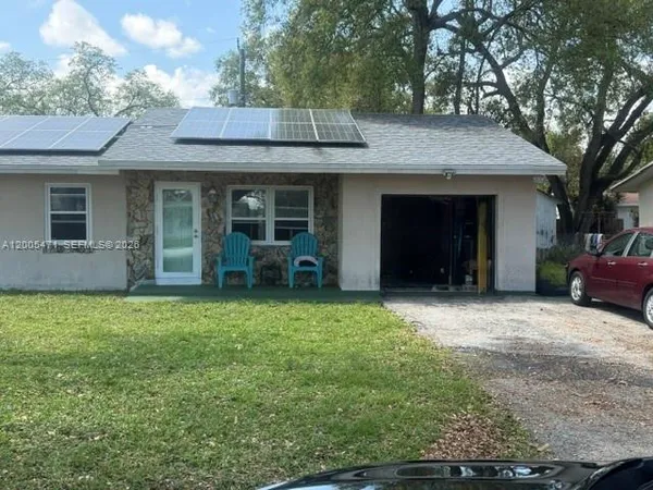 a view of a house with backyard and porch
