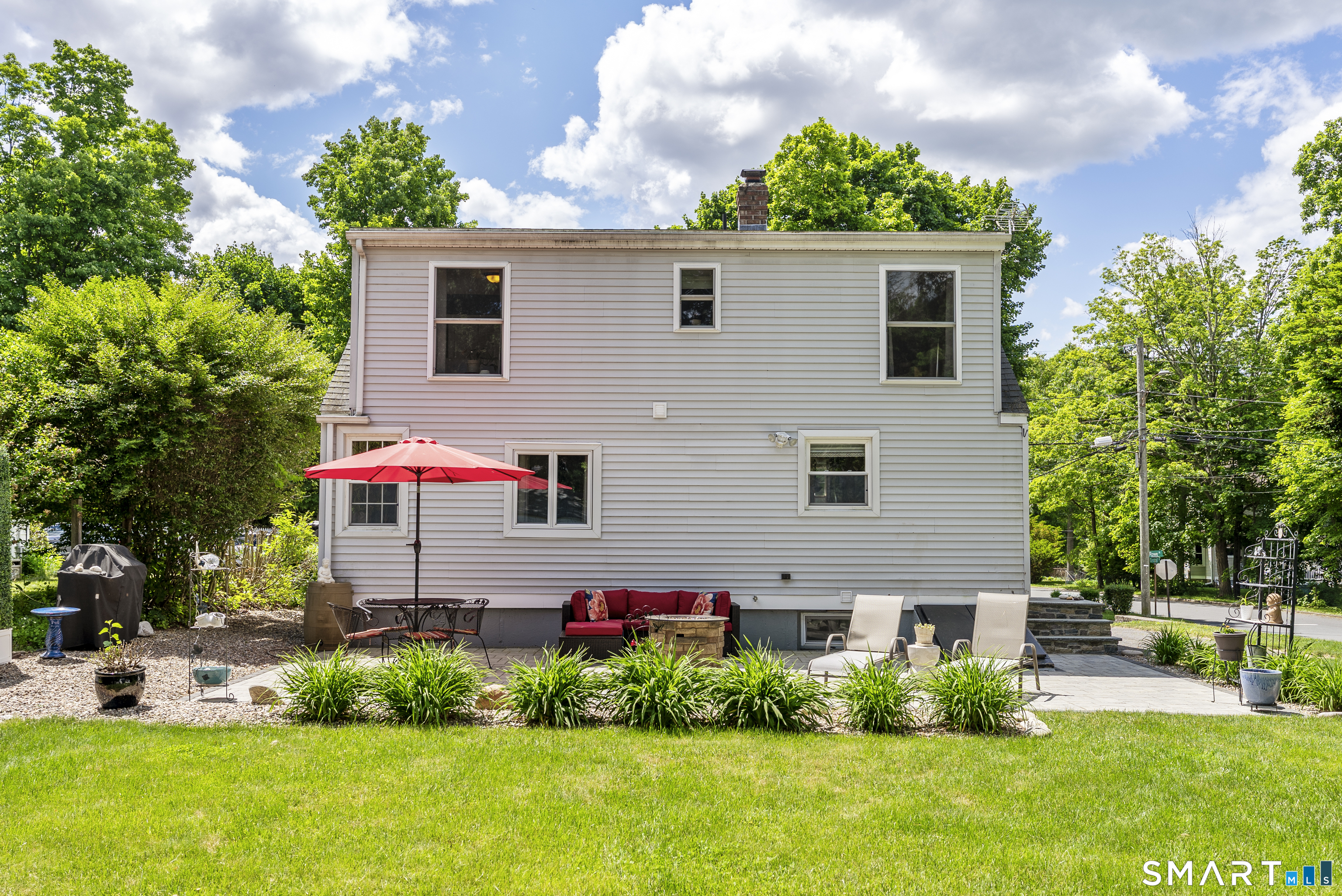 22 Rowe Place Bristol, CT 06010 - Photo 3 of 31