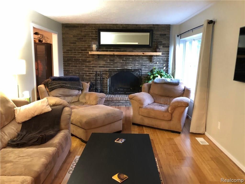 30873 West 11 Mile Road Farmington, MI 48336 - Photo 19 of 30 Living Room