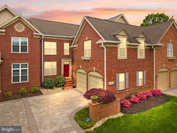 $890,000 | 43423 Wild Dunes Square, Leesburg, VA 20176