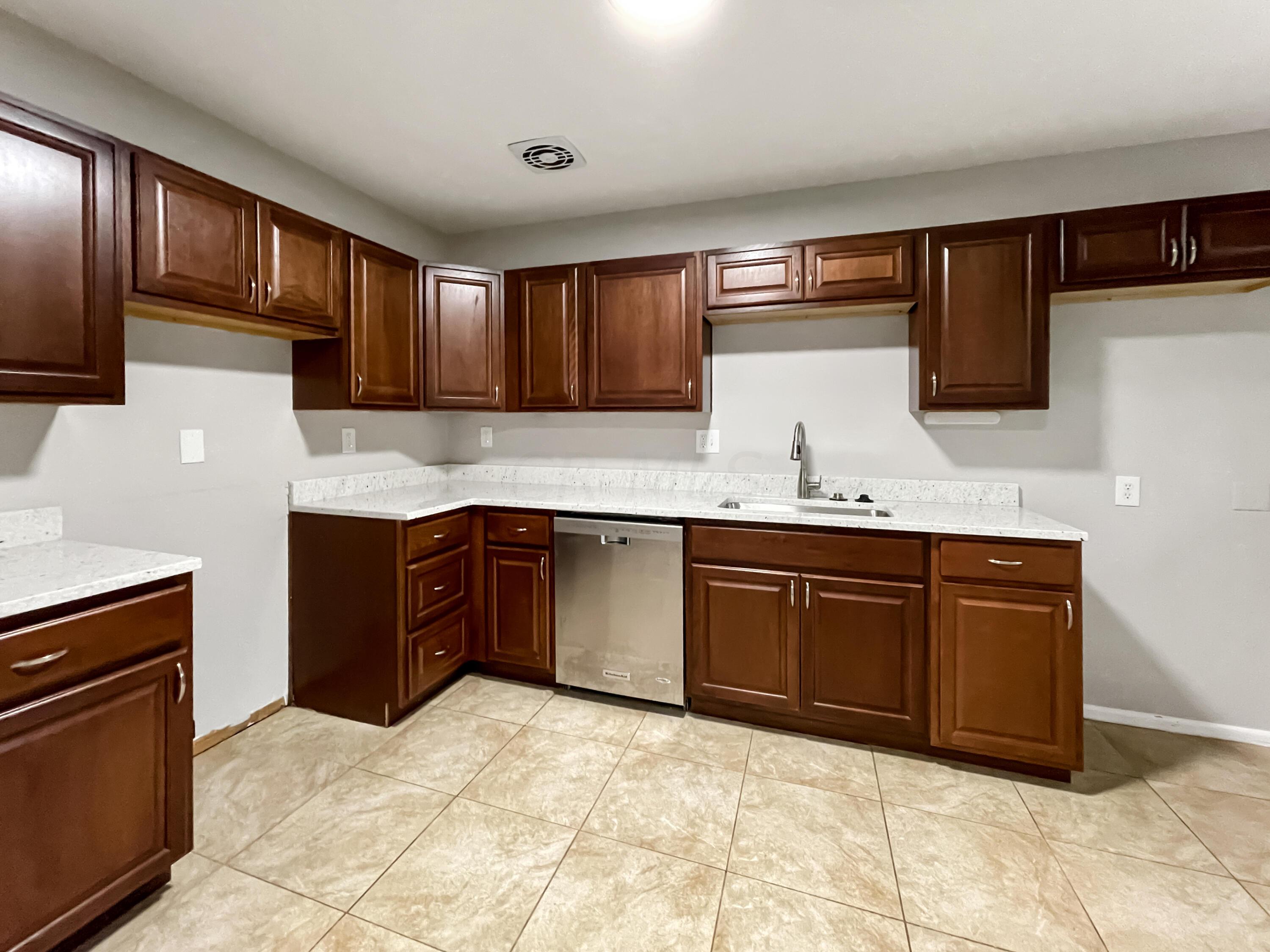 770 Bevis Road Columbus, OH 43202 - Photo 9 of 25 A3ADE820-C367-493A-9AC9-237AF18CC8D0