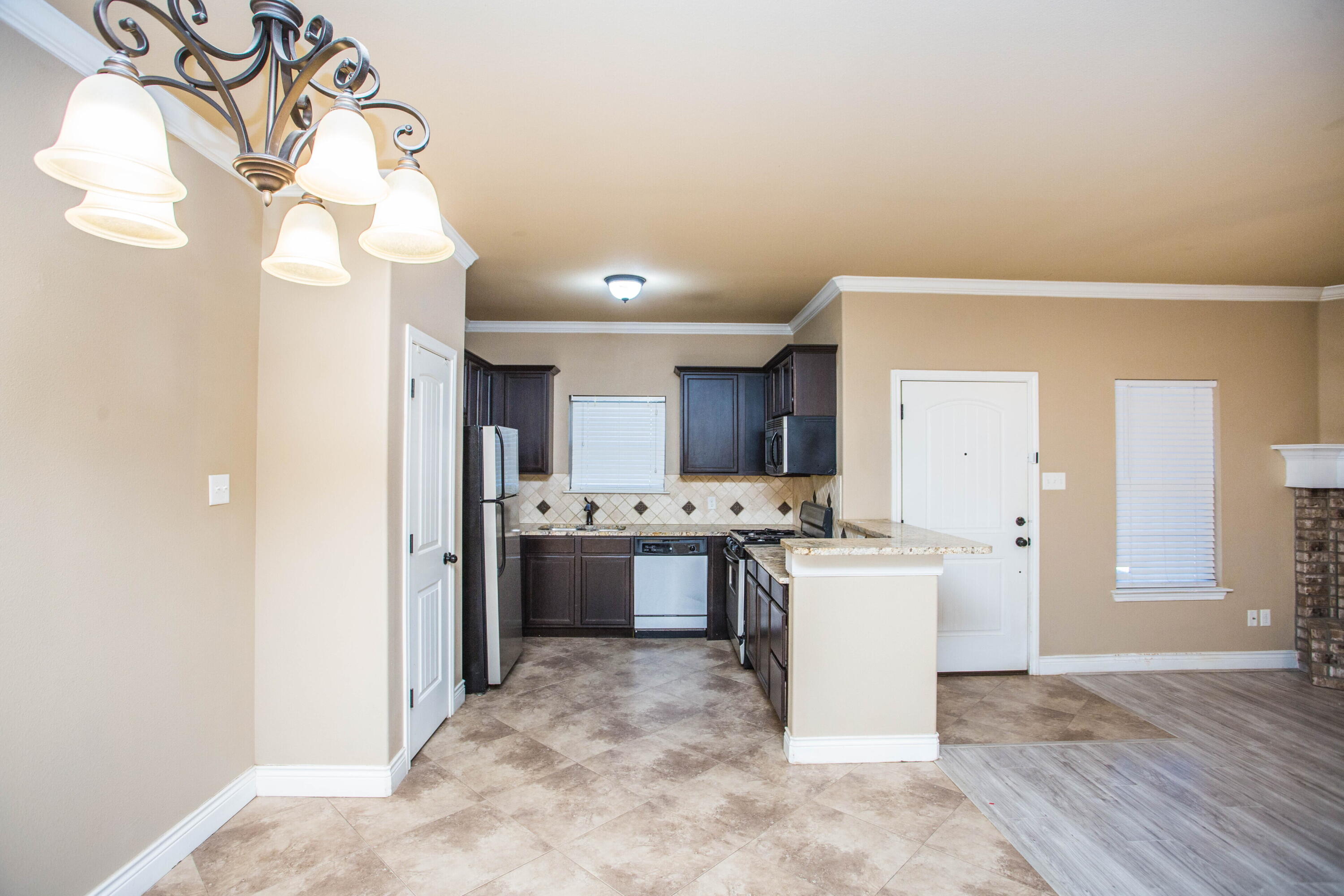 4423 106th Street, Unit A Lubbock, TX 79424 - Photo 6 of 43 5V2A1132