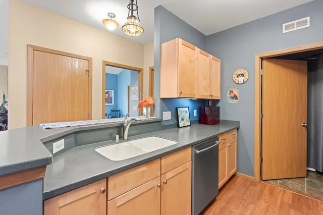 $200,000 | 121 Metro Terrace, Unit 306, Madison, WI 53718