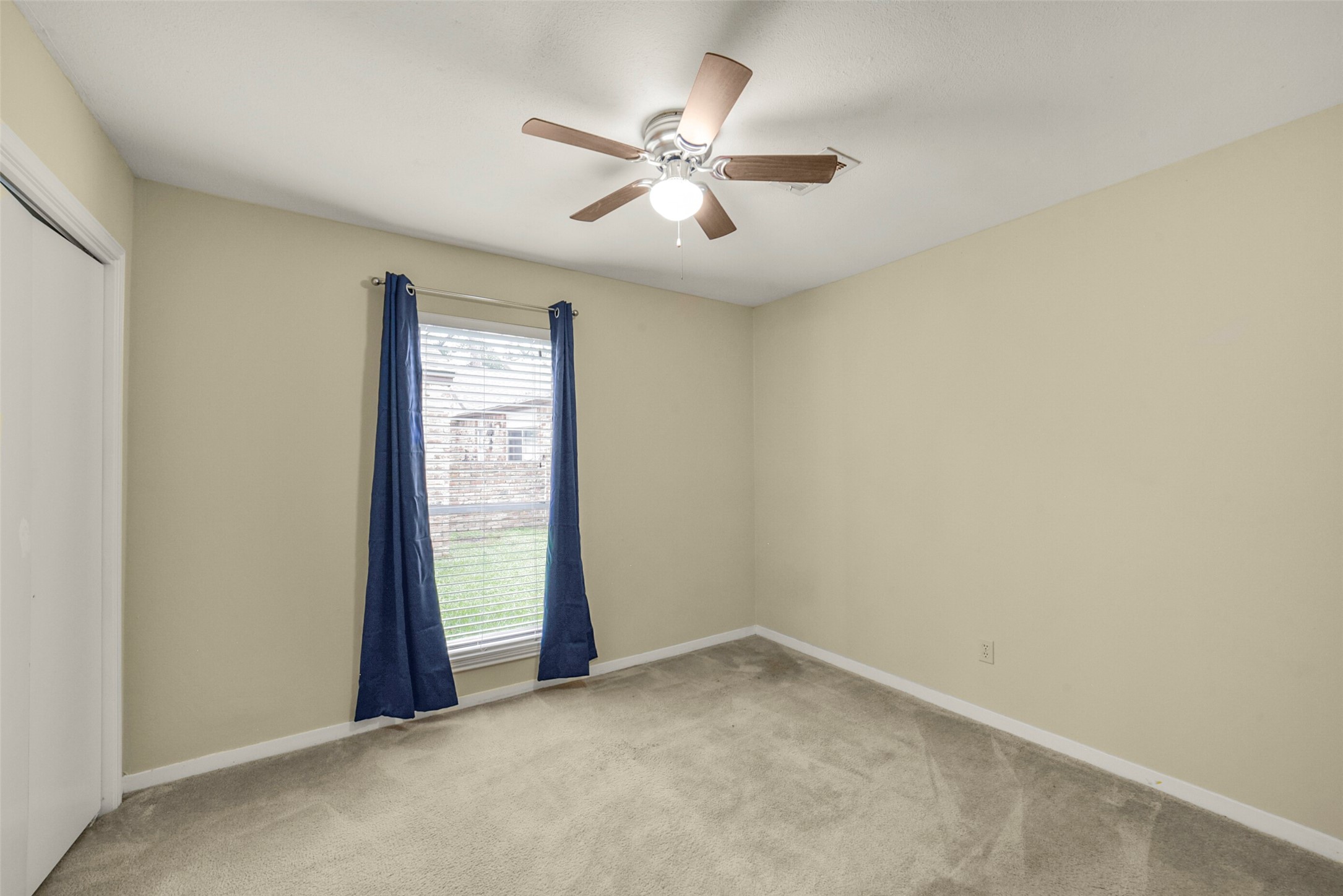 8343 Waynemer Way Houston, TX 77040 - Photo 31 of 38 Bedroom 3 of 3