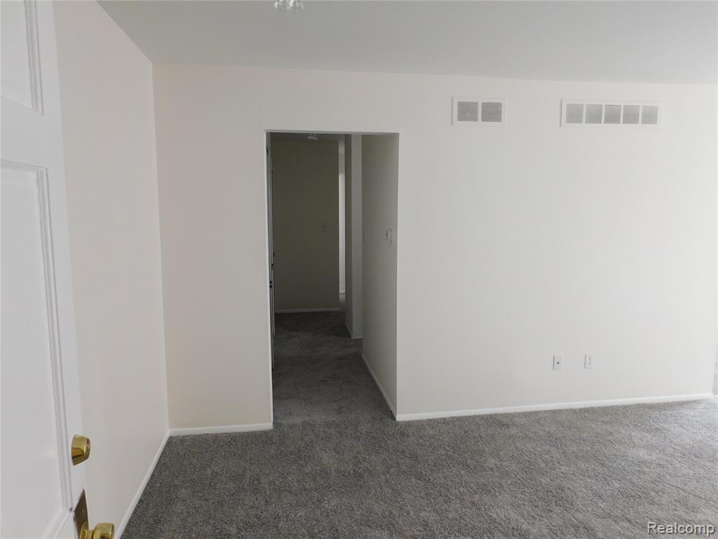 30268 Southfield Road, Unit 229 Southfield, MI 48076 - Photo 3 of 12