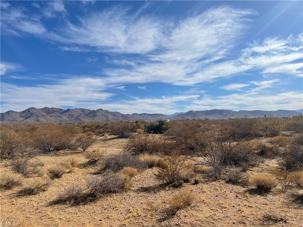 3955 Aguila Road Golden Valley, AZ 86413 - Photo 2 of 14 Gallery Image 2