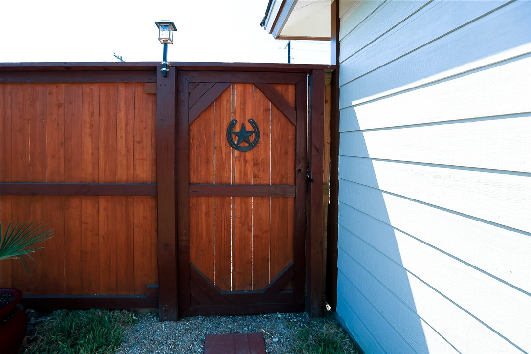 700 North Cameron Street Alice, TX 78332 - Photo 11 of 15 a view of front door
