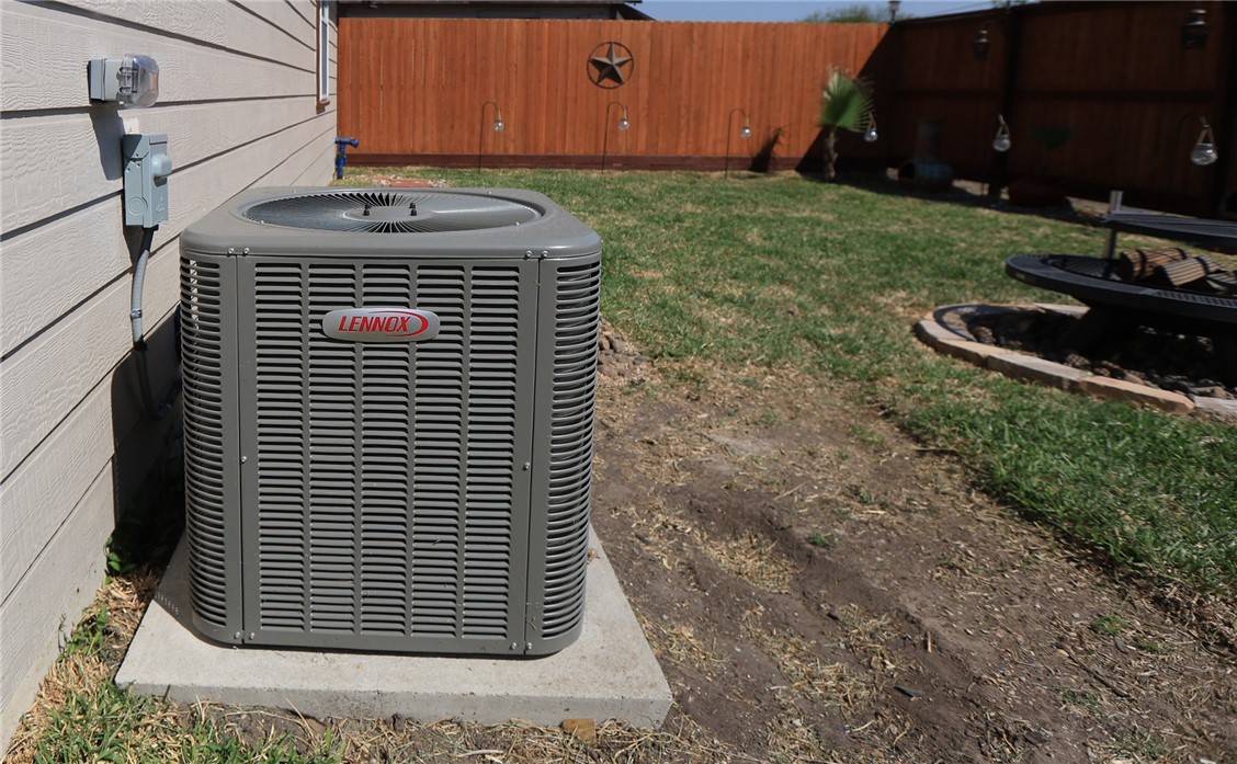 700 North Cameron Street Alice, TX 78332 - Photo 11 of 17